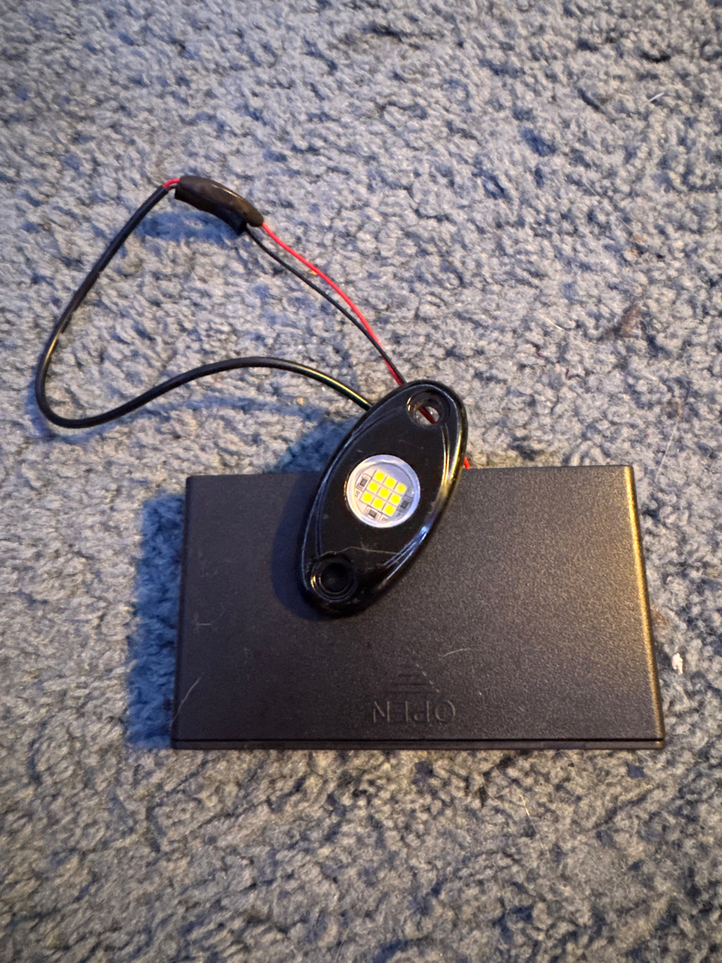 Battery powered rock light V1